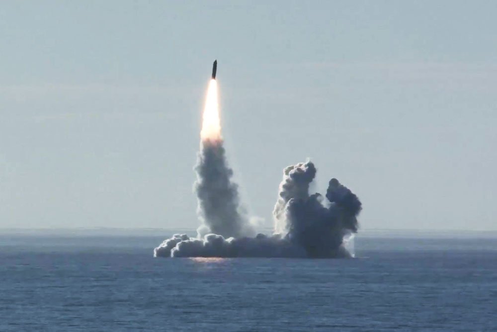 Запуск межконтинентальной баллистической ракеты «Булава»