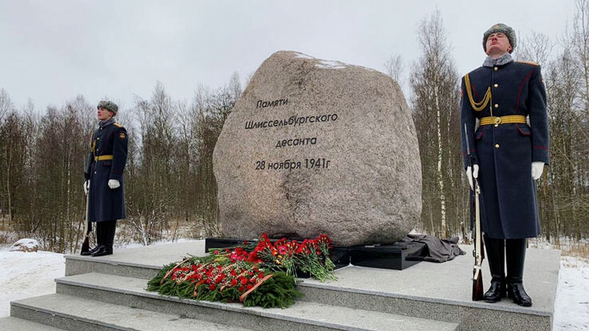 Памятник героям ноябрьского десанта Маргелова