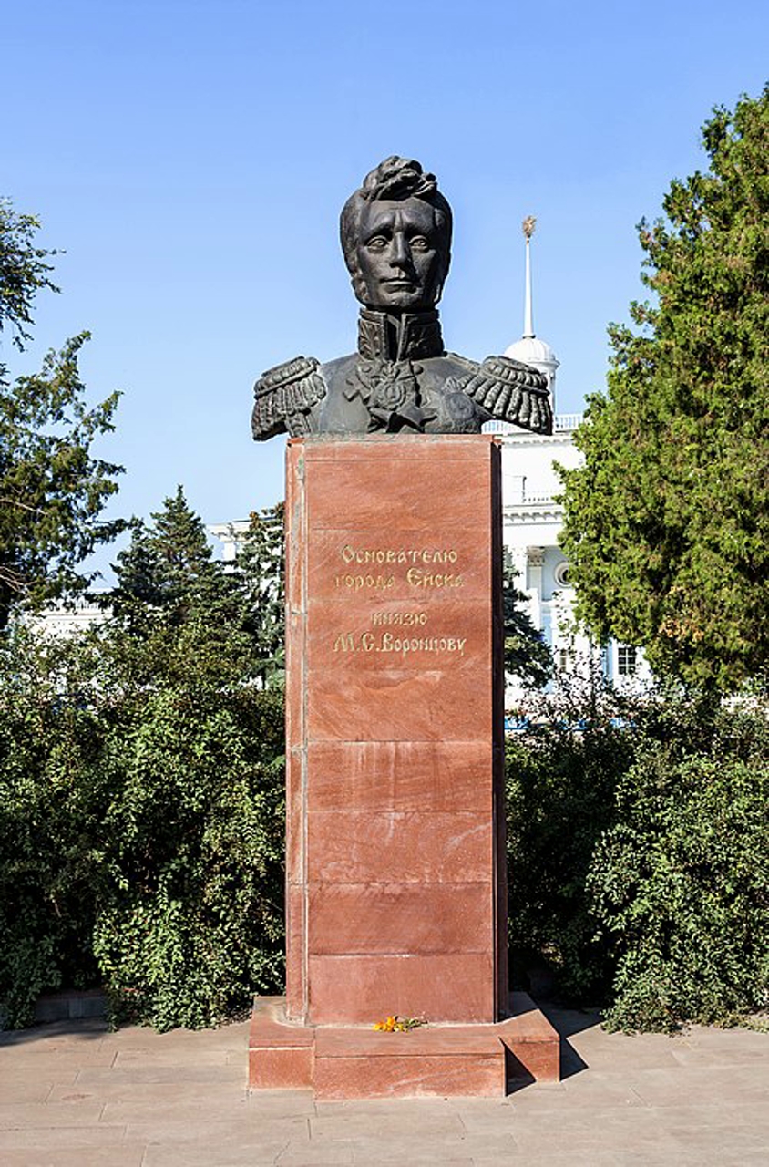 Памятник М.С.Воронцову в городе Ейске