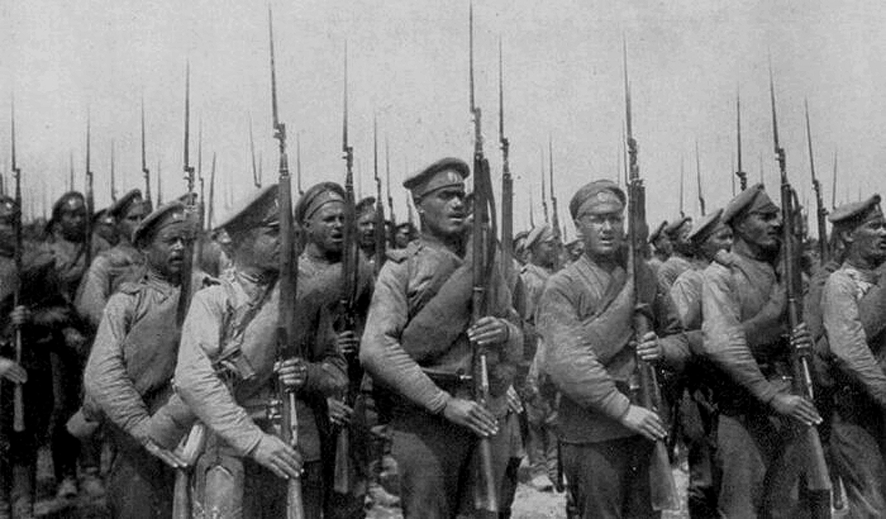 Русские солдаты Первой мировой войны с винтовками Мосина 