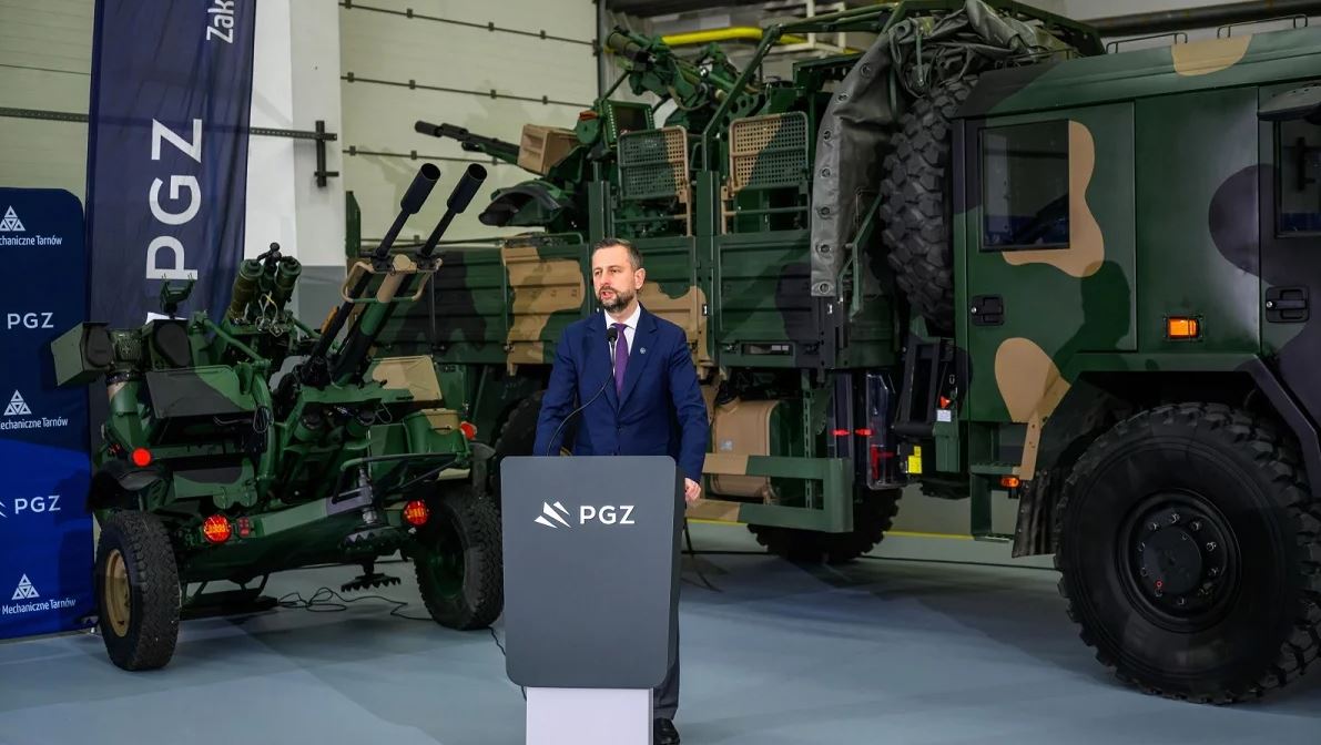 Министр национальной обороны Польши Владыслав Косиняк-Камыш объявляет о  финансировании оборонного предприятия Zakłady Mechaniczne «Tarnów» на сумму  около 73 млн евро.