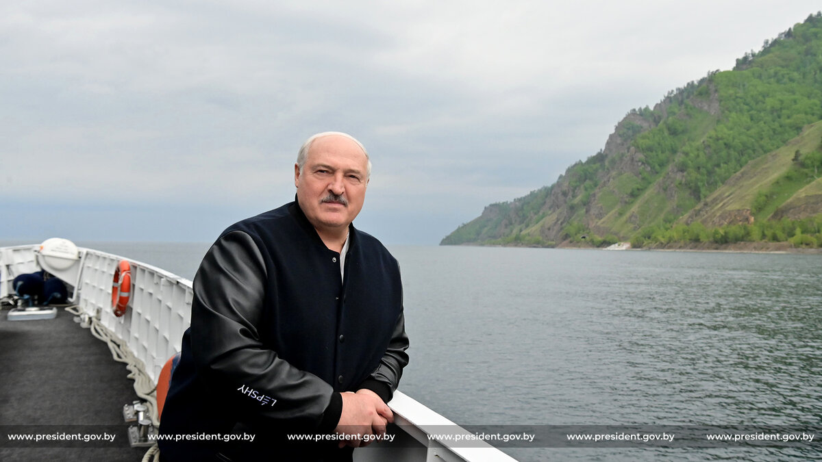 На Байкале Лукашенко чувствует себя почти как дома, да это и есть почти дом. Источник: president.gov.by