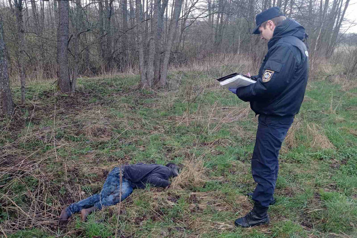 Тело беженца на границе Белоруссии с Латвией
