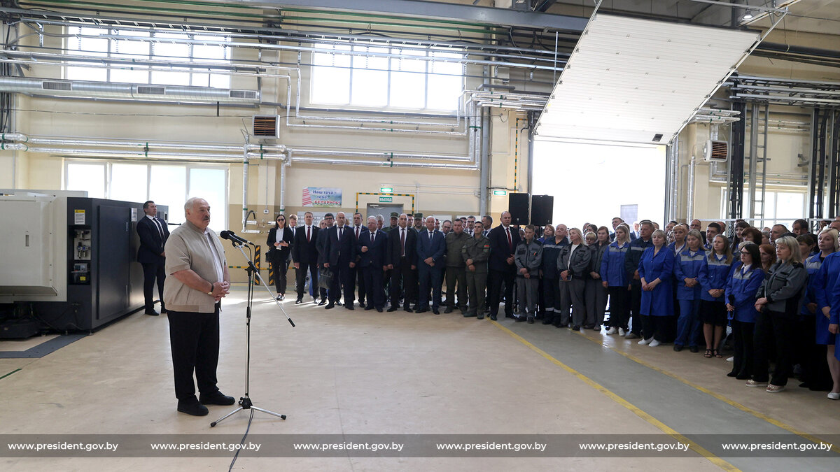 Общение с коллективом – это для Лукашенко обязательная часть почти всех посещений промышленных предприятий. Источник: president.gov.by