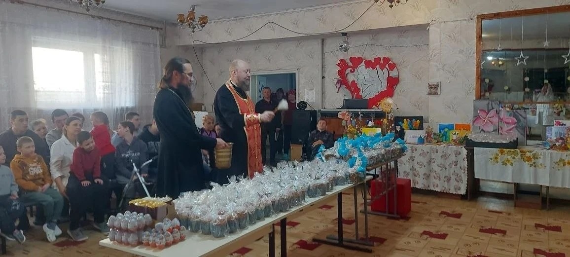 Епископ Скадовский и Алешкинский Филарет поздравил воспитанников Алешкинского дома-интерната с Пасхой