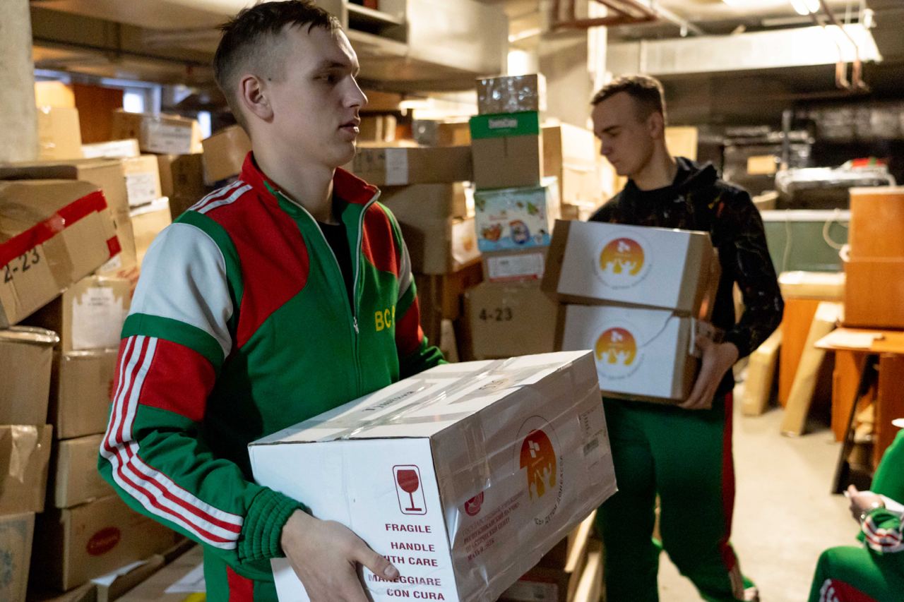 Гуманитарная помощь для Донбасса в Белоруссии раньше была частной инициативой, а теперь это масштабные акции по всей стране. Источник: «Белая Русь»
