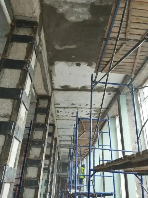 В Мариуполе продолжается ремонт здания ЗАГСа, работы выполняют специалисты из Санкт-Петербурга