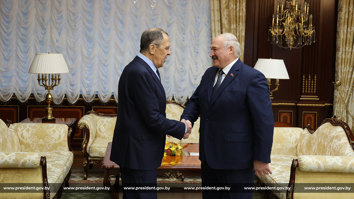 Встреча Лукашенко с Лавровым ещё раз подтвердила, что никаких поворотов на Запад в Минске нет. Источник – официальный сайт Президента Республики Беларусь.