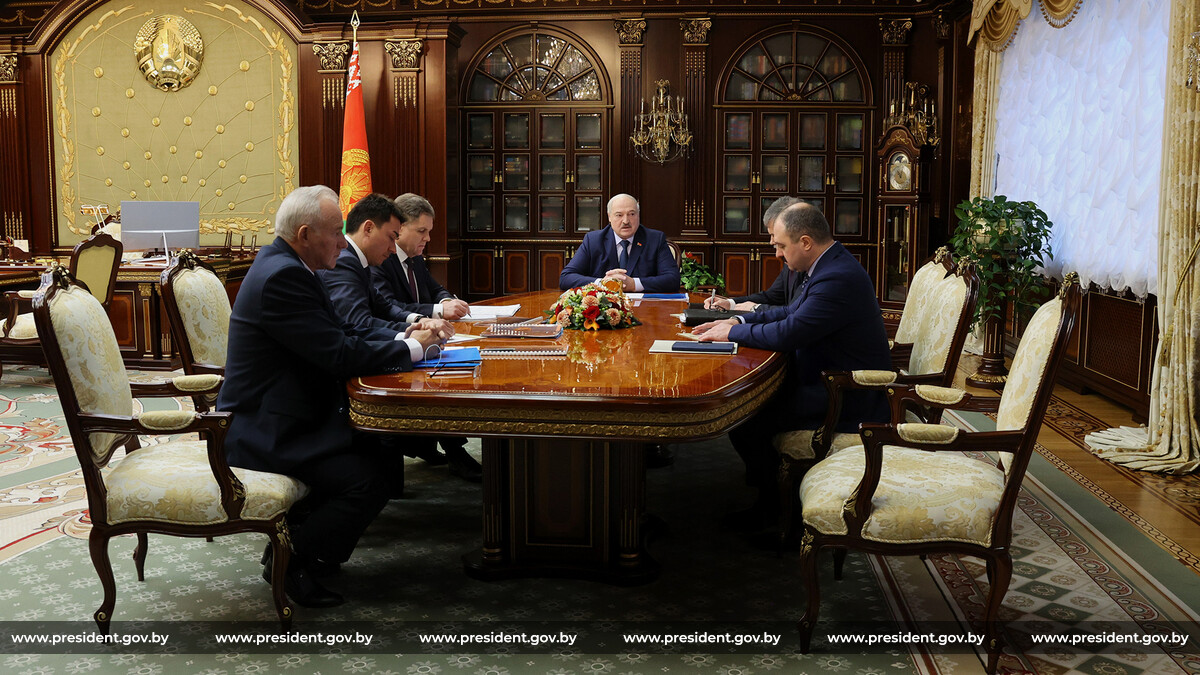 Совещание по футболу у Лукашенко. Источник: president.gov.by 