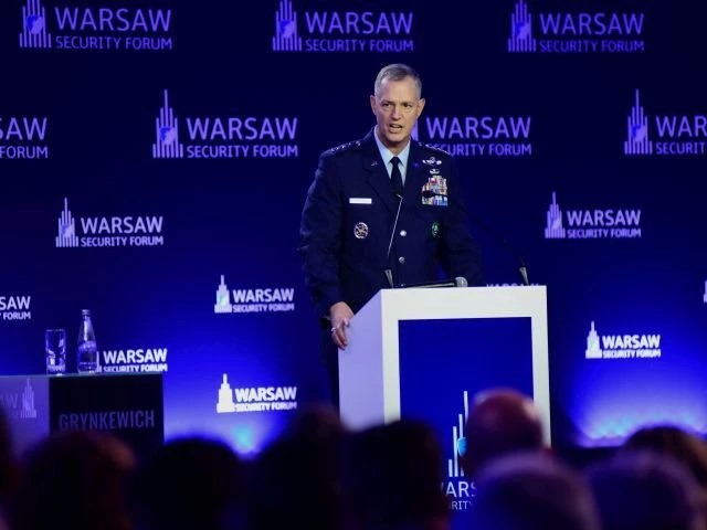 Генерал А.Гринкевич на варшавском форуме по безопасности / AP Photo /Attila Husejnow