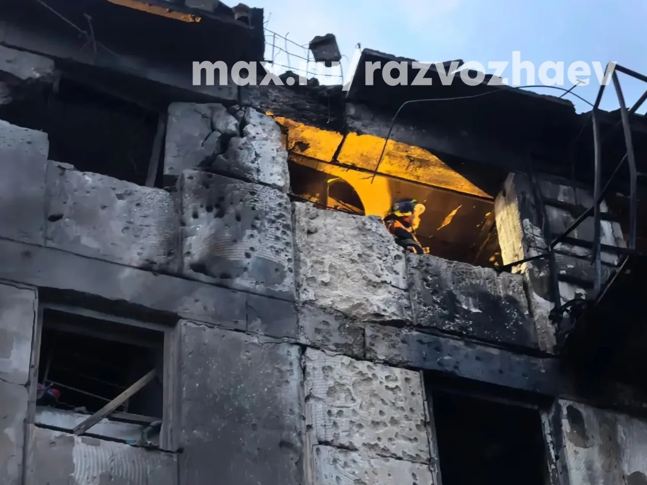 Последствия атаки ВСУ по дому на улице Героев Подводников в Севастополе, фото из канала Михаила Развожаева