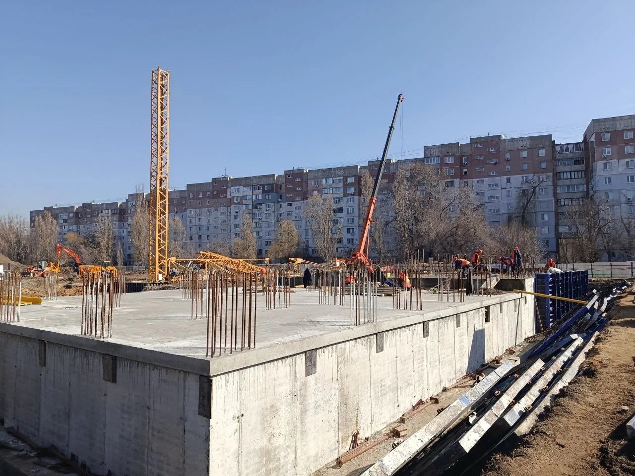 Строительство жилого комплекса в Луганске