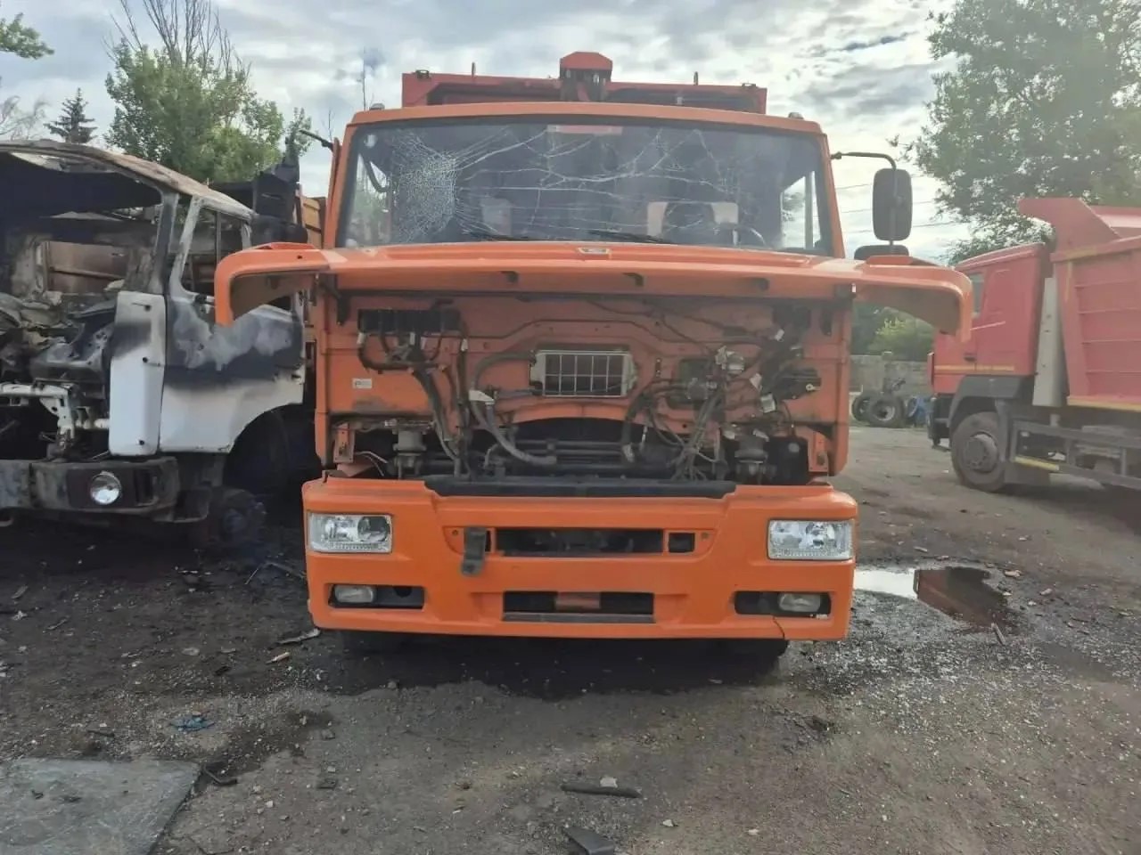 В Лисичанске БПЛА ВСУ атаковал служебную машину дорожной службы, есть жертвы. Фото канала «Донбасс решает».