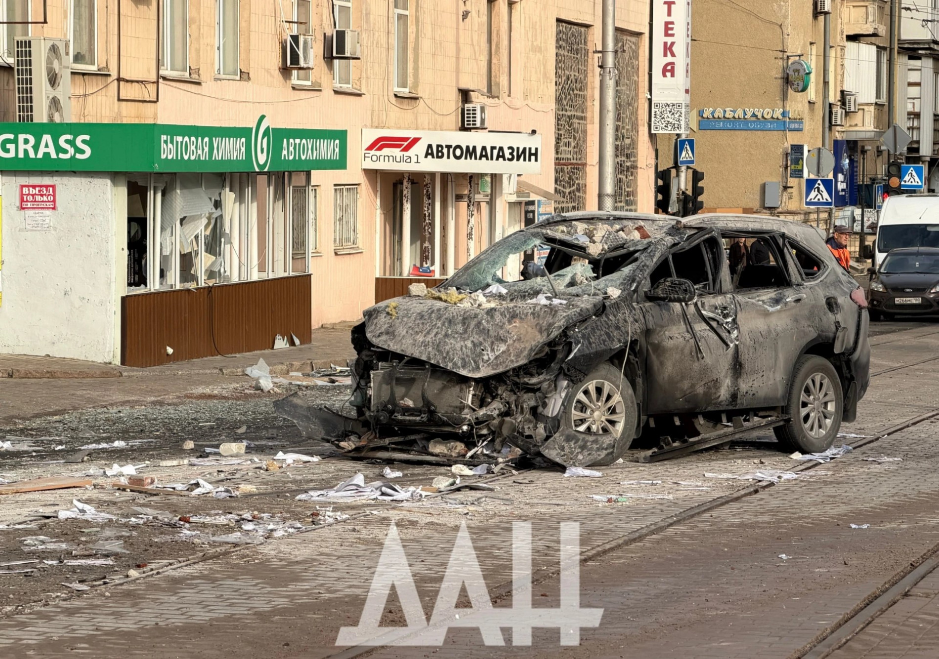 Последствия удара ВСУ по Донецку в ночь на 20 октября (фото с канала Донецкого агентства новостей)