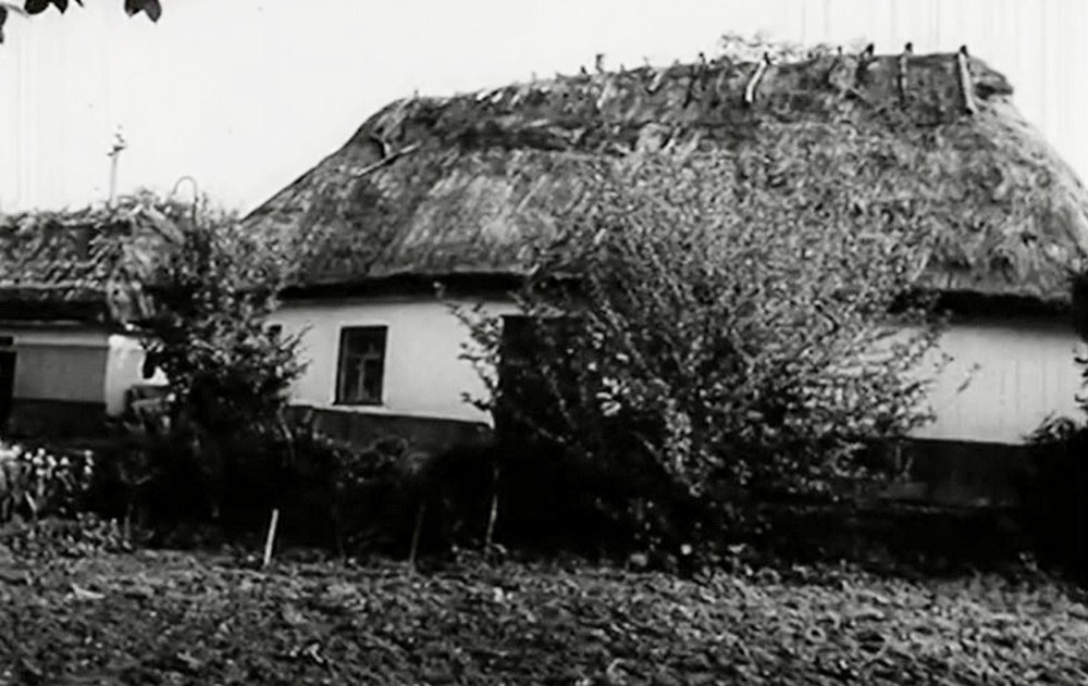 Отчий дом И.Д. Черняховского в селе Оксанино