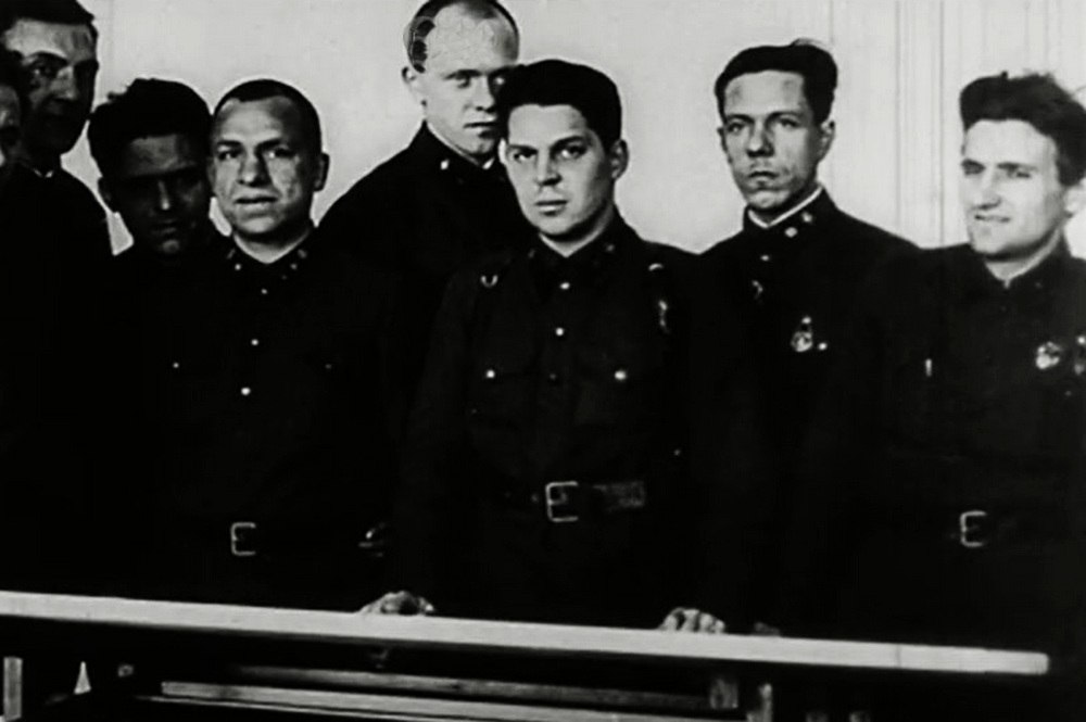 И.Д. Черняховский (в центре) в годы учёбы в Военной академии механизации и моторизации РККА в Москве