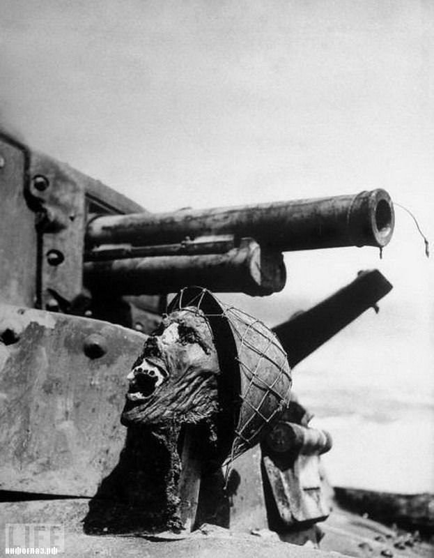 Голова японского солдата на танке морпехов США: фото Ральфа Морзе, журнал Life, 01.02.1943 / sell-off 