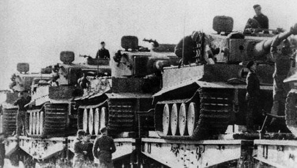Для переброски тяжёлой бронетехники немцы использовали исключительно железнодорожные платформы 