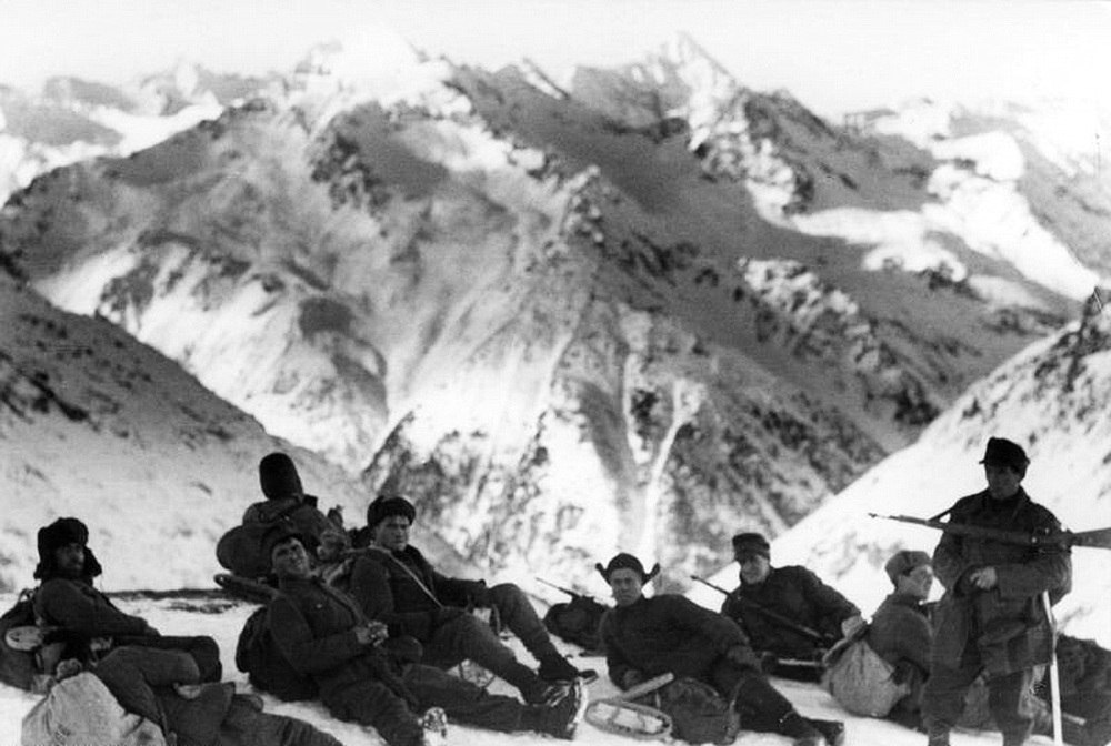 «Оседлание» отдельных перевалов выдавалось немецкой пропагандой как захват всего Кавказа. Снимок вделан 22 декабря 1942 года; через неделю наступление вермахта полностью захлебнулось 