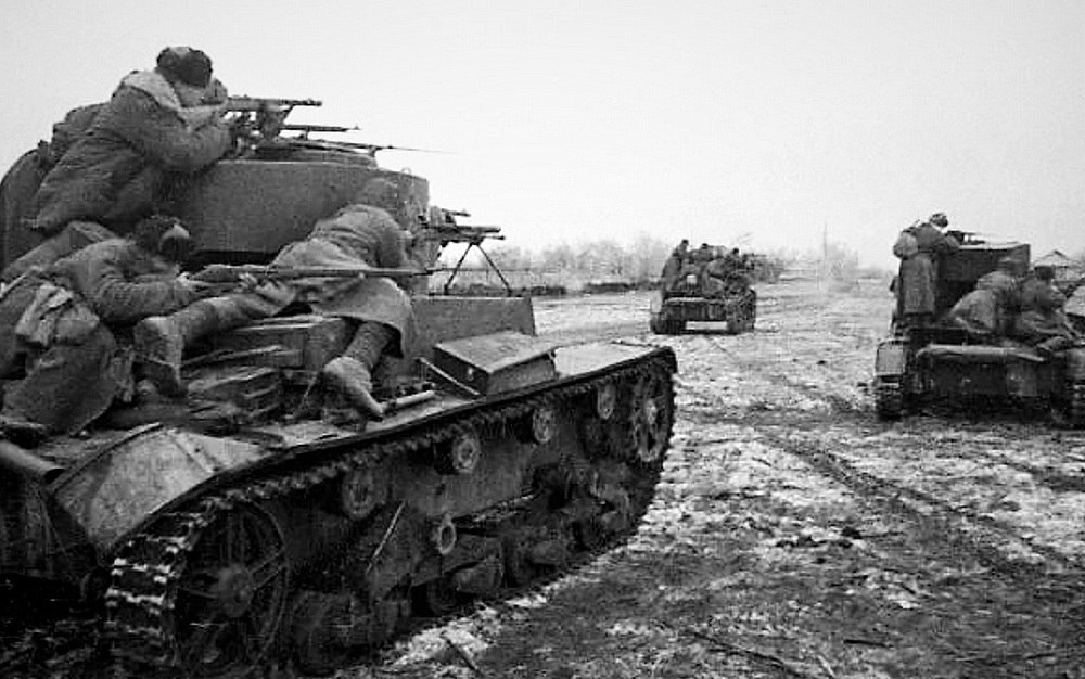 Танковый десант РККА занимает Хазнидон (село в Ирафском районе Республики Северная Осетия – Алания)