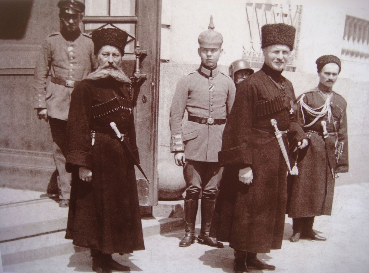 Гетман Скоропадский с представителями немецкого командования