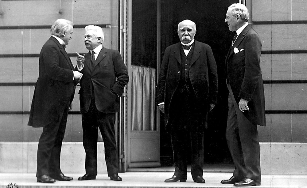 «Большая четвёрка»: Дэвид Ллойд Джордж, Витторио Орландо, Жорж Клемансо, Вудро Вильсон в Версале. 1919 г. «Архитекторы мира», на деле оказавшиеся архитекторами новой большой войны