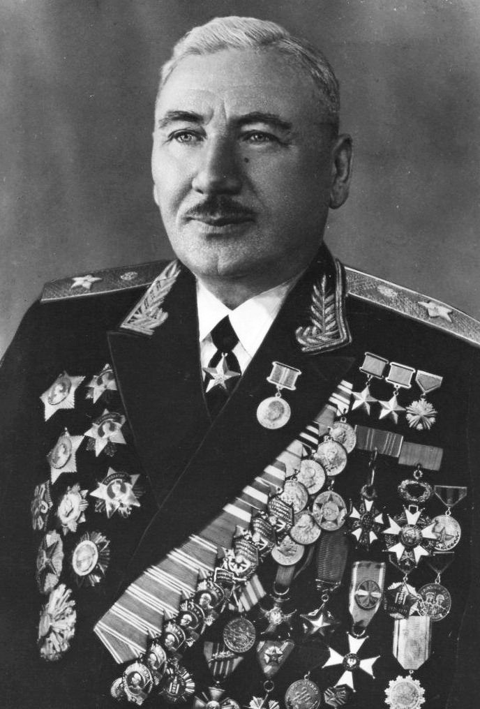 Генерал армии И.А. Плиев во всём блеске своих наград 