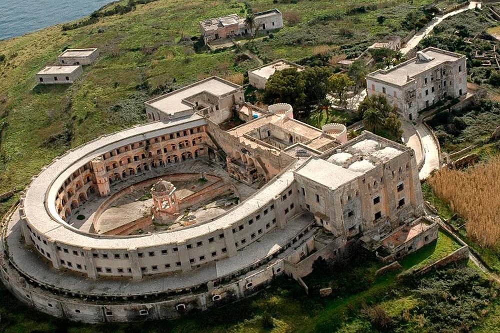 Тюрьма на острове Санто-Стефано