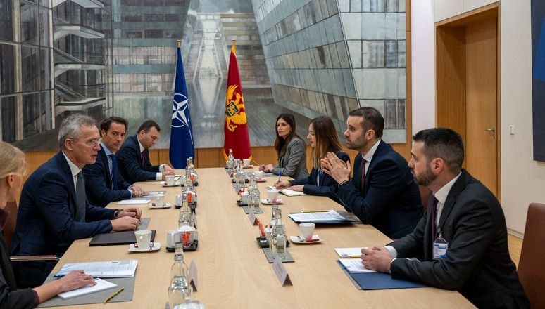Генсек НАТО Йенс Столтенберг и премьер-министр Черногории Милойко Спайич обсудили 26 января в Брюсселе помощь режиму Зеленского / НАТО