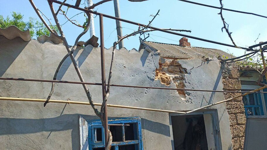 Последствия обстрела городов и посёлков Херсонской области со стороны украинских вооружённых формирований за минувшие сутки. 