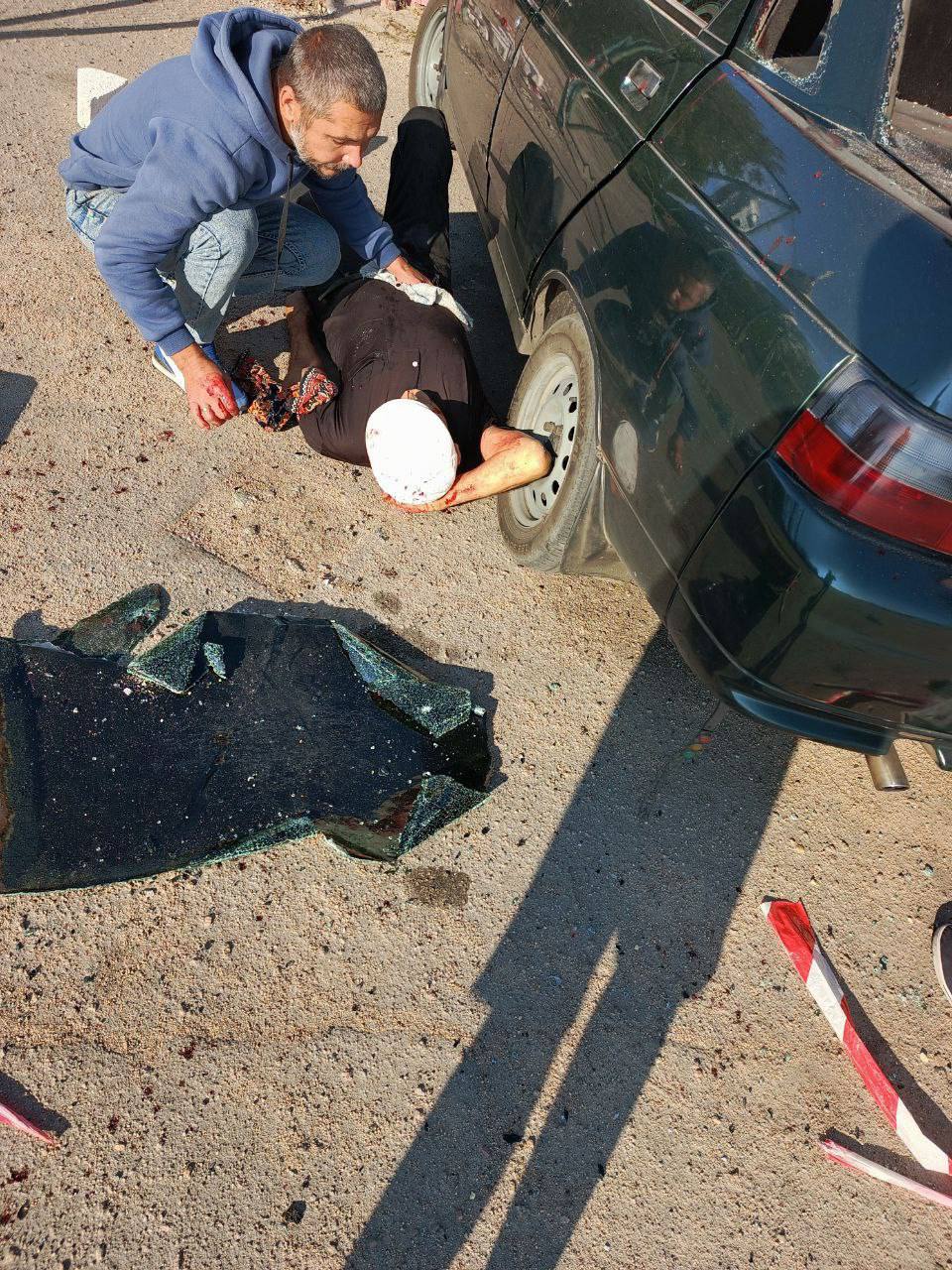 Последствия дроновой атаки по гражданскому автомобилю в селе Новая Збурьевка Херсонской  области.