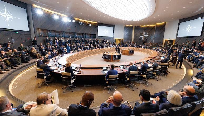 НАТО вооружает Зеленского накануне шоу в Белом доме