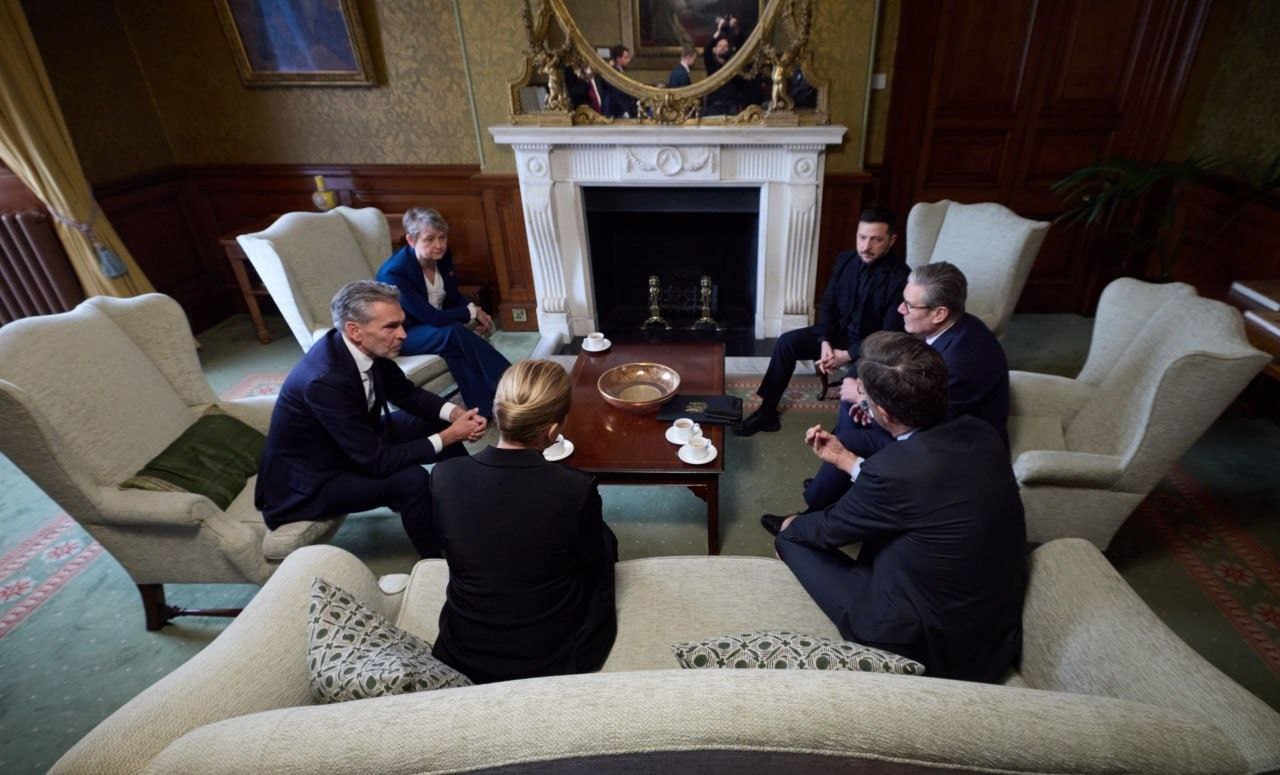 Зеленский обсуждает с политиками Запада снабжение ВСУ накануне заседания «коалиции желающих» 24.10 2024