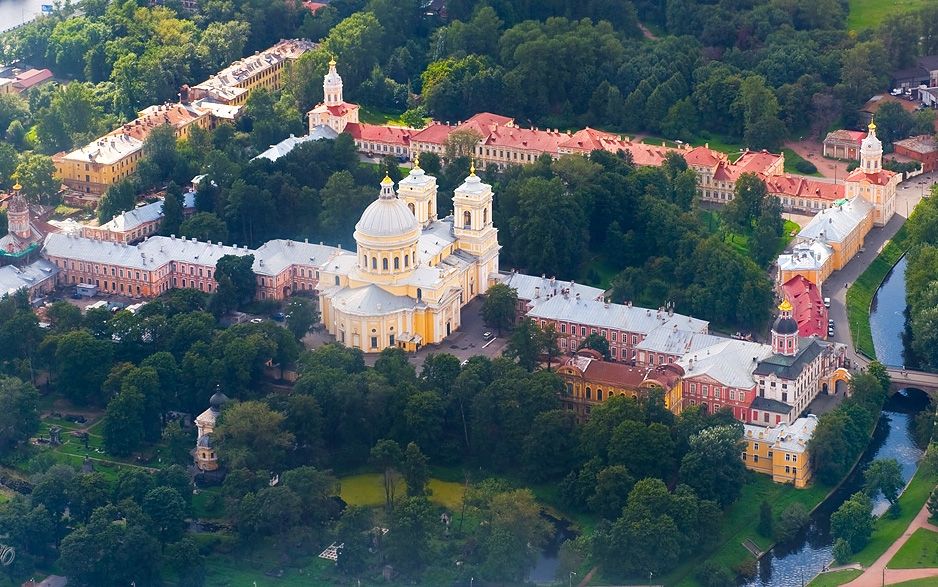 Александро-Невская Лавра, где почивают мощи святого князя