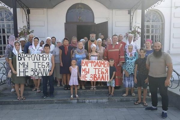 Инициировали  флешмоб #СТОПВАРФОЛОМЕЙ священники и верующие Запорожской епархии