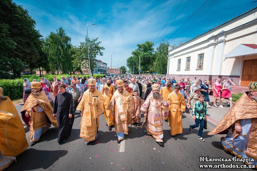 Беснование адептов ПЦУ не помешало Крестному ходу в Нежине