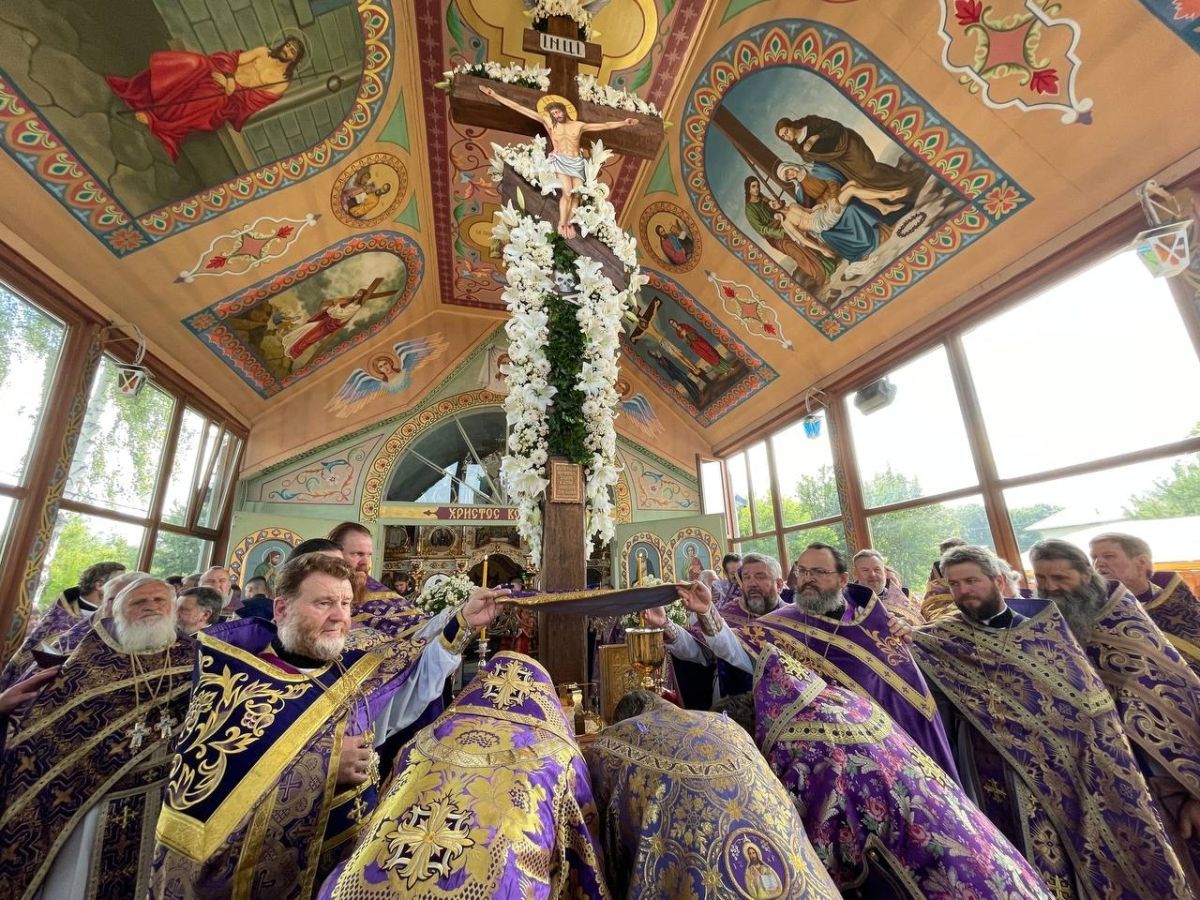 Чудотворный Калиновский крест на Винничине