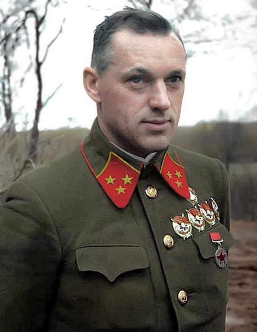 Защитник Москвы генерал-лейтенант К.К. Рокоссовский. Колоризированное фото