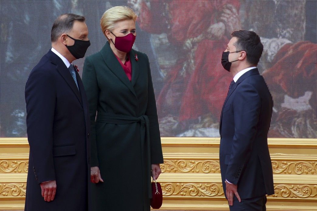 Перед панами – навытяжку