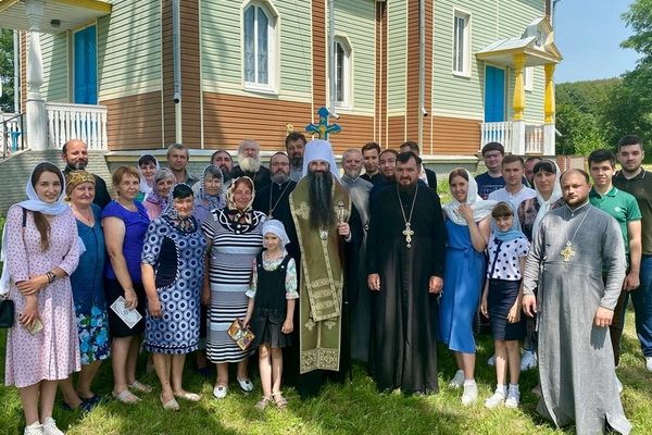 Приход села Шевченково возле захваченного храма