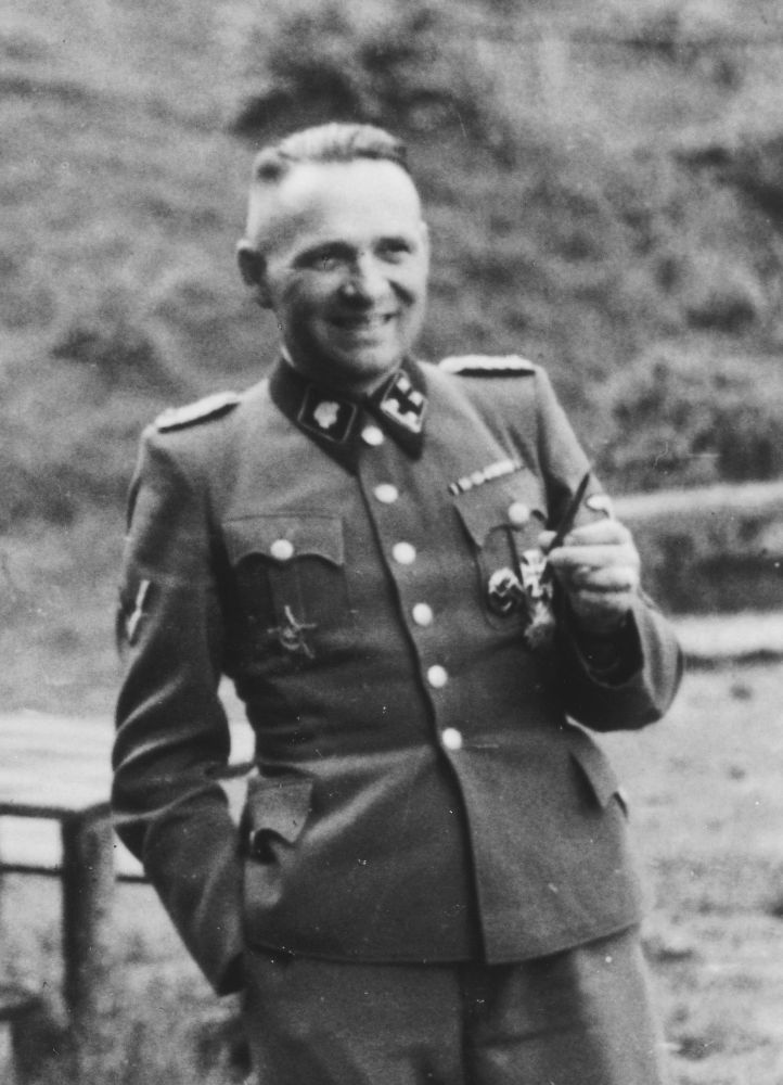 В мае 1940 года Хёсс стал комендантом Освенцима