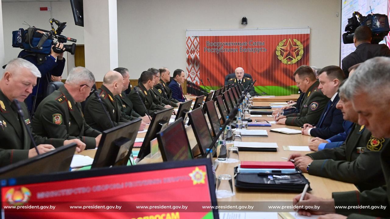 Александр Лукашенко на заседании по вопросам военной безопасности Белоруссии