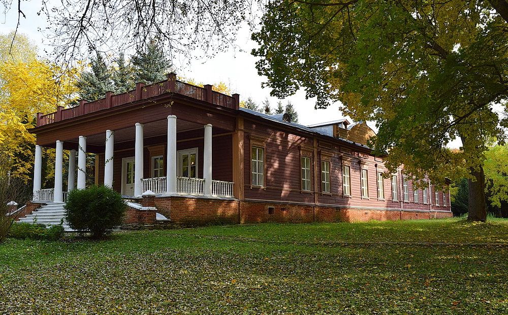 Усадебный дом в имении Рязанка, ныне мемориальный музей П.П. Семёнова-Тянь-Шанского