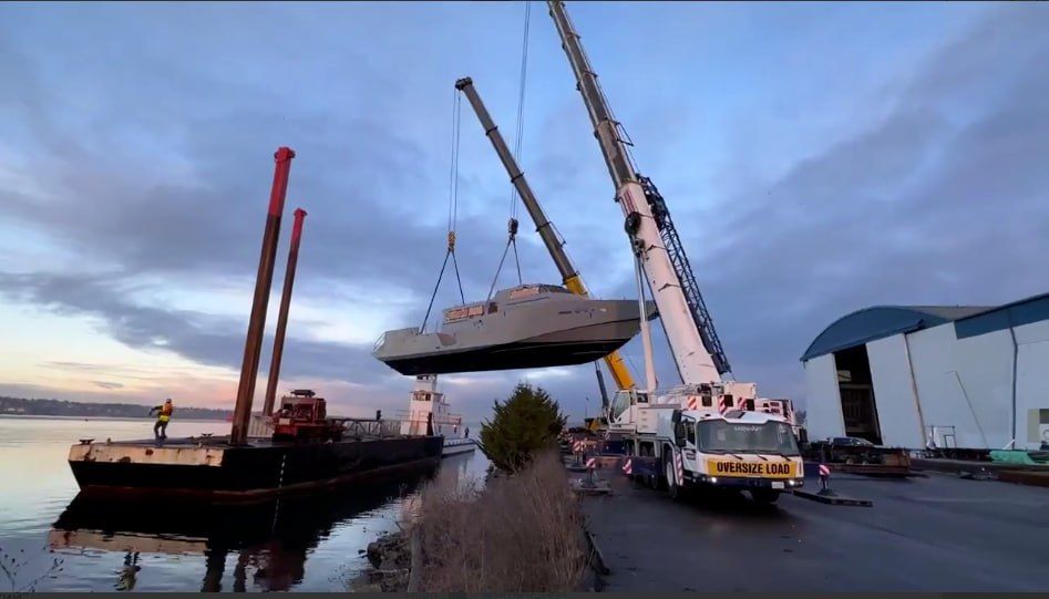 Американцы отправляют катер на доработку в Такому