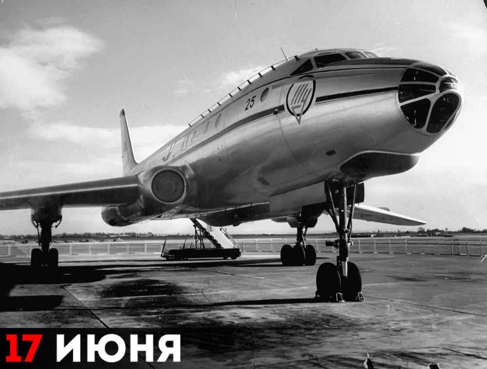 Пассажирский реактивный самолёт Ту-104
