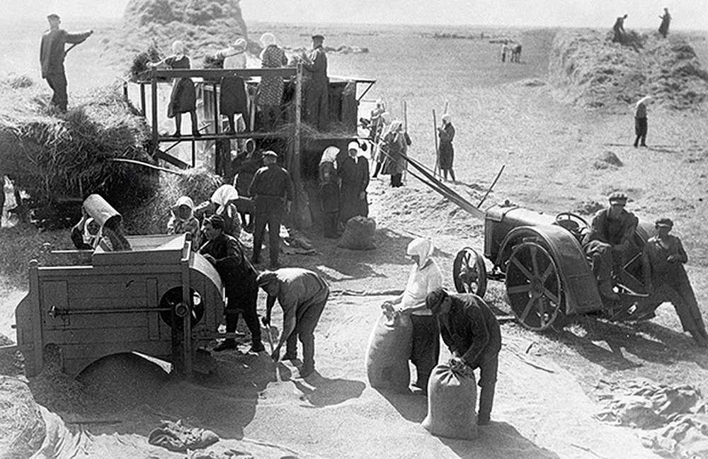 В 1933 году УССР получила из центра тракторов и другой сельхозтехники больше, чем все прочие субъекты СССР. Но об этом «голодоморщики» умалчивают, ибо это разрушает миф