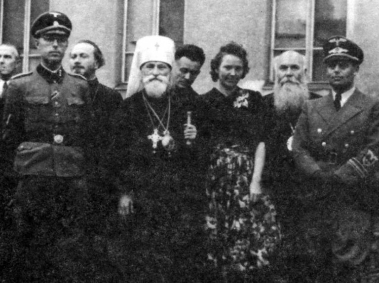 Фёдор Булдовский – второй слева