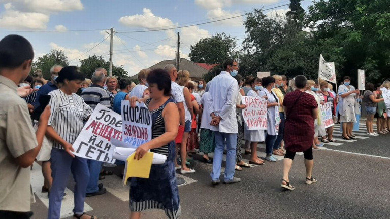 Медики Харьковщины в отчаянии выходят протестовать