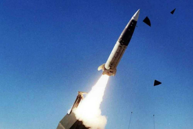 На заглавном фото: Запуск оперативно-тактической баллистической ракеты семейства ATACMS – MGM-164B Block IIA с пусковой установки M142 HIMARS