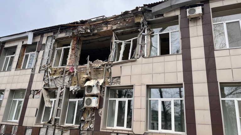 Последствия удара ВСУ по больнице Калинина, Донецк.